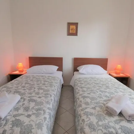 Πανσιόν With Pool Albina 4*