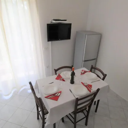 Hiša za goste With Pool Albina Valica