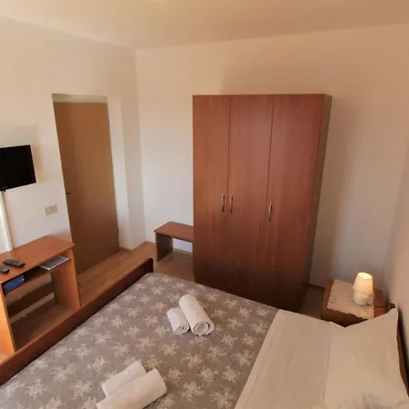 Πανσιόν With Pool Albina