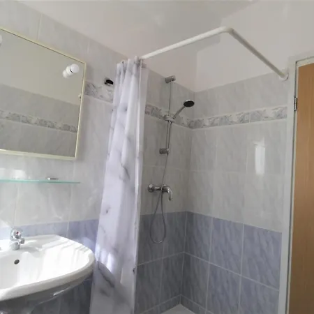 With Pool Albina Hiša za goste Valica