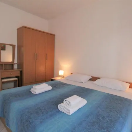 Guest house With Pool Albina Valica