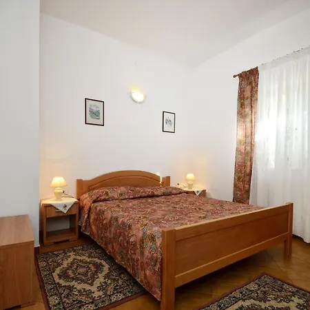 Affittacamere With Pool Albina Valizza
