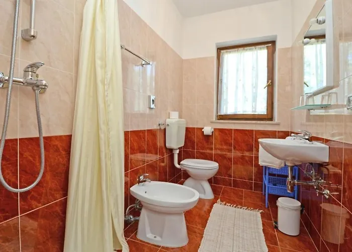 With Pool Albina Konukevi