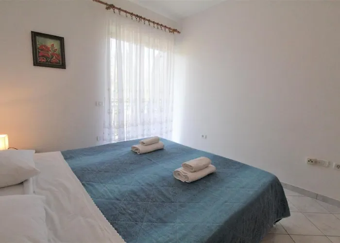 With Pool Albina Konukevi Valizza