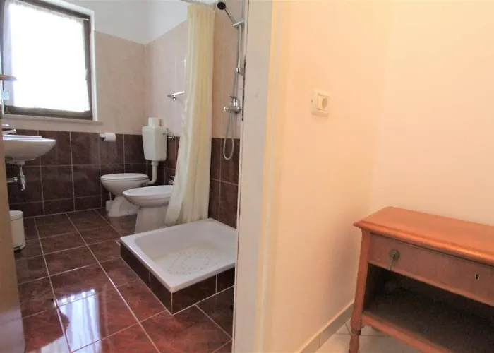 With Pool Albina Konukevi