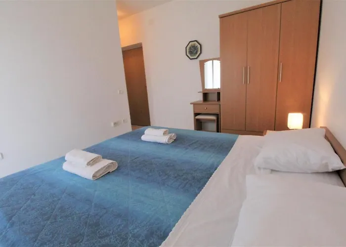 With Pool Albina Valizza