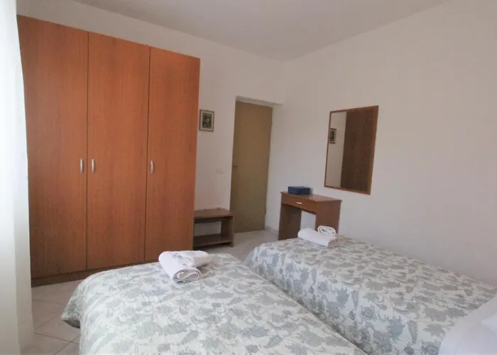 Konukevi With Pool Albina 4*