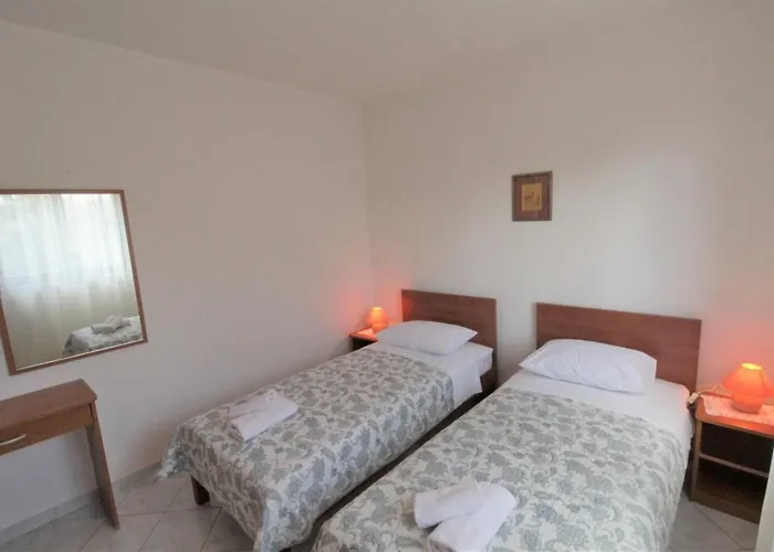 With Pool Albina Valizza