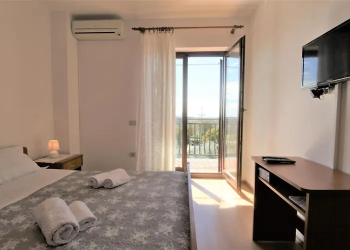 With Pool Albina Konukevi 4*