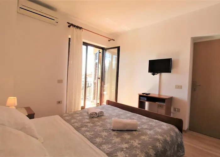 With Pool Albina Konukevi 4*