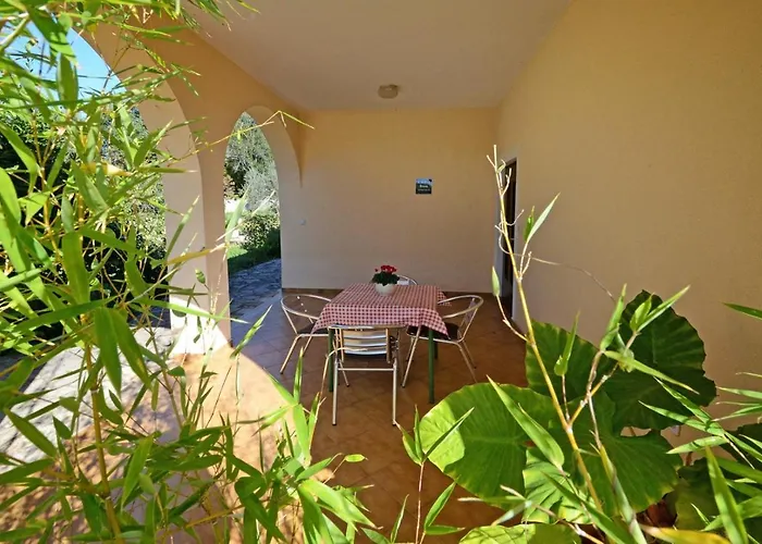 With Pool Albina Konukevi