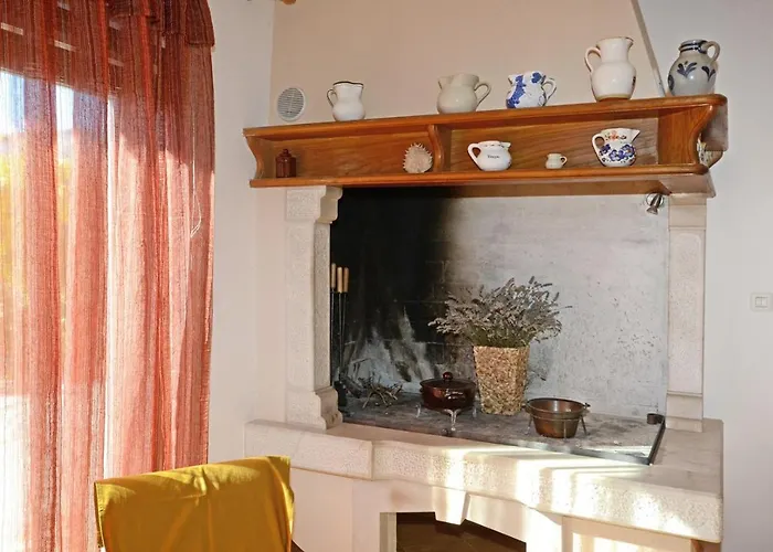 With Pool Albina Konukevi Valizza