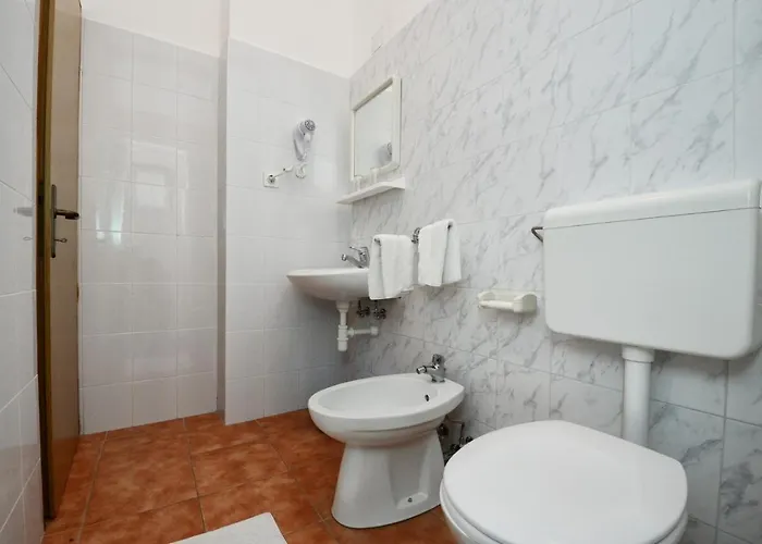 Konukevi With Pool Albina