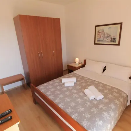 With Pool Albina Valizza