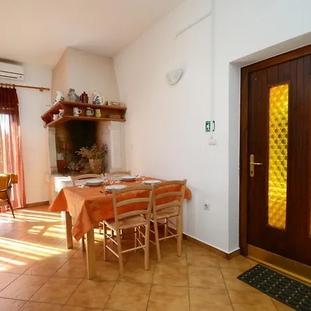 Guest house With Pool Albina