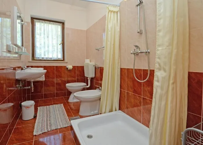 With Pool Albina بيت ضيافة Valizza