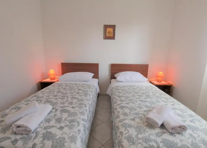 بيت ضيافة With Pool Albina 4*