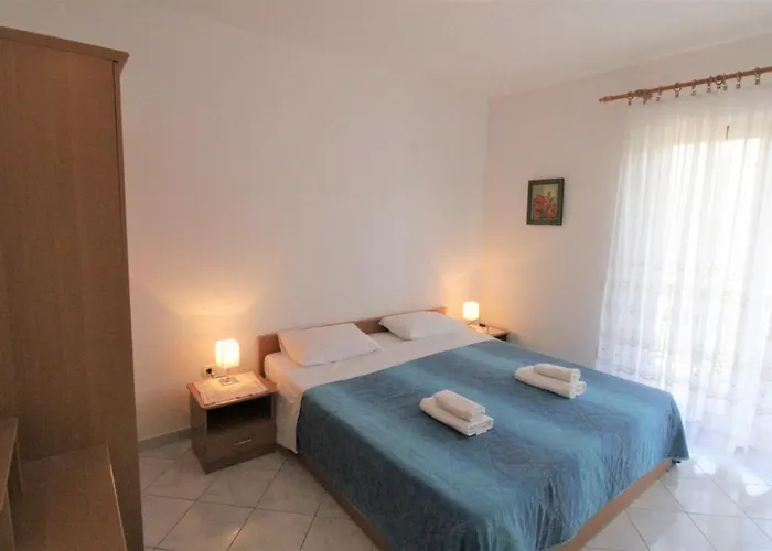 With Pool Albina بيت ضيافة Valizza