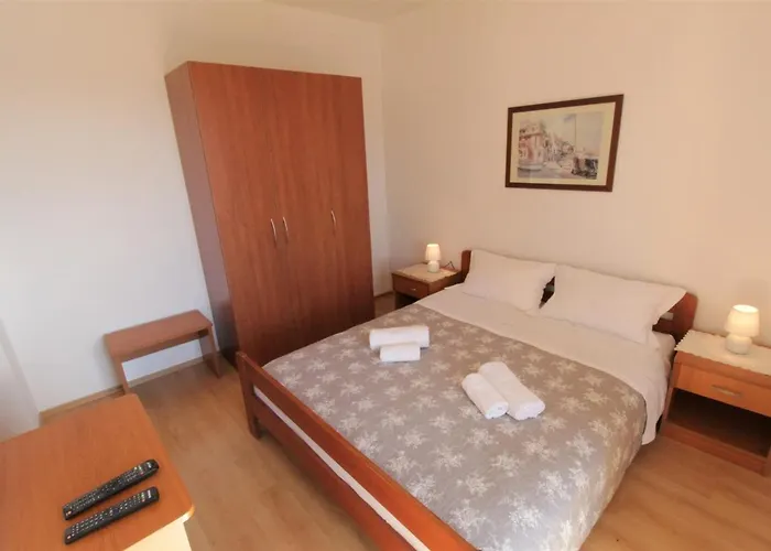 With Pool Albina Valizza