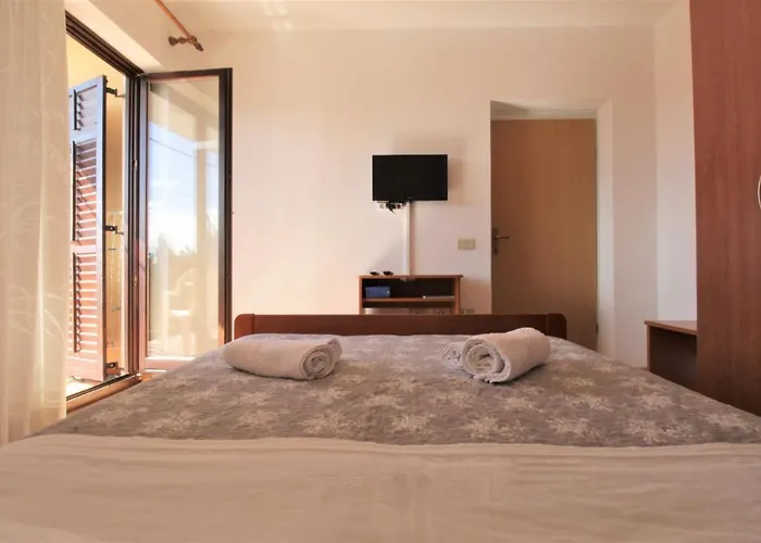 With Pool Albina Valizza