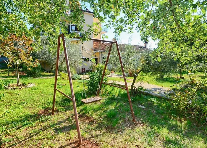 بيت ضيافة With Pool Albina