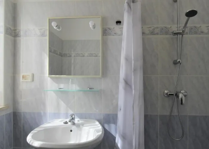 With Pool Albina بيت ضيافة