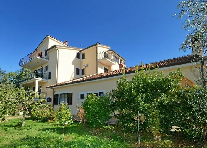 بيت ضيافة With Pool Albina Valizza