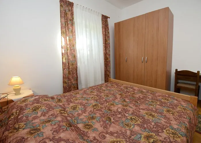 With Pool Albina بيت ضيافة