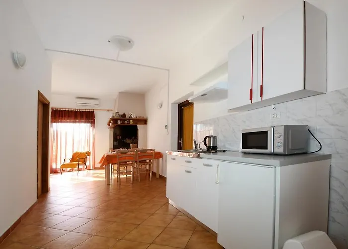 بيت ضيافة With Pool Albina Valizza